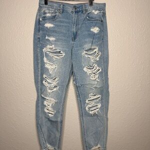 American Eagle Outfitters‎  Mom Jean distressed  8 Short Denim Jean -cp